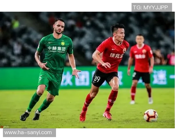 北京中赫国安迎战成都队全力争胜展现球队实力与斗志