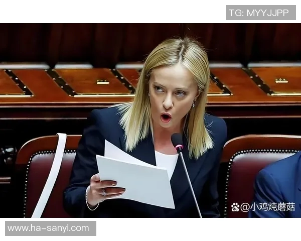足球明星的女友是谁揭秘她的美丽照片与故事分享